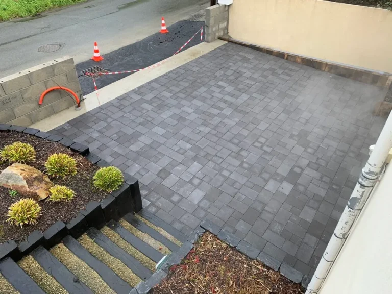Aménagement d'une cour de maison pavée à Saint-Brieuc