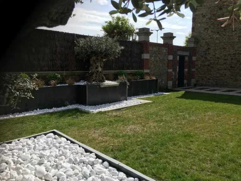 Aménagement d'une jardinière à Lamballe