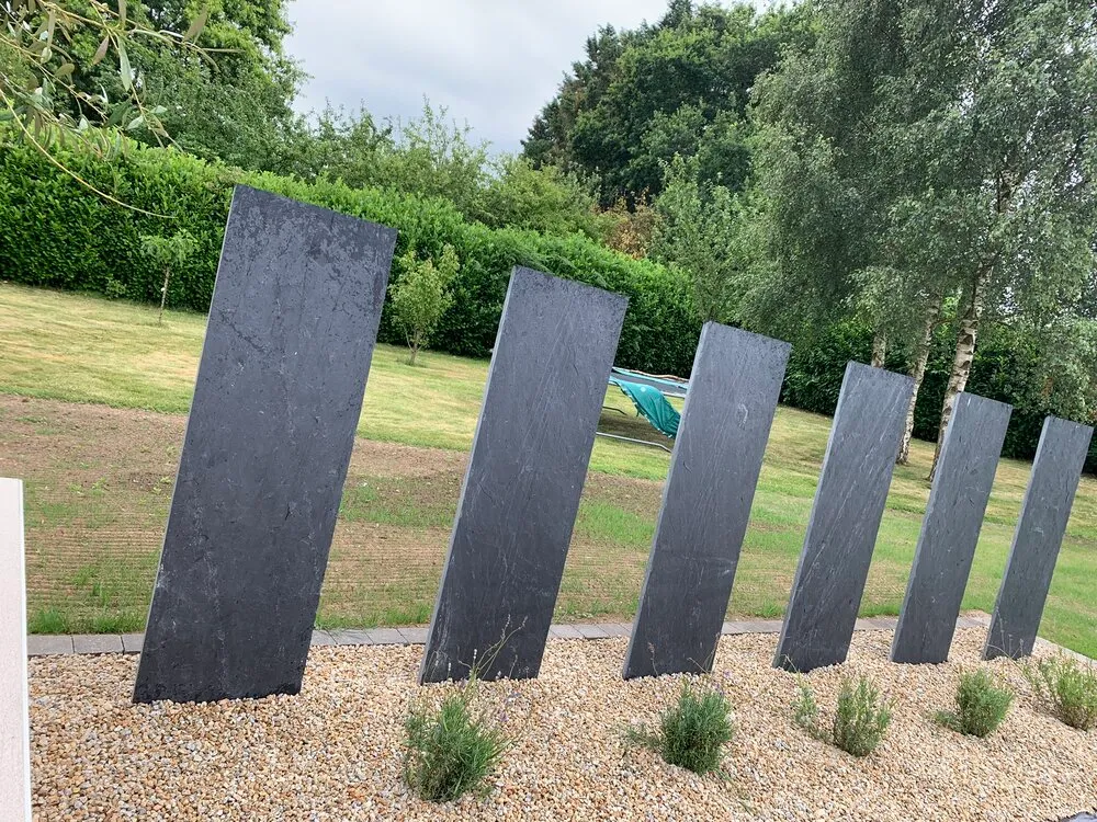 Aménagement paysager et engazonnement autour d'une piscine à Saint-Brieuc