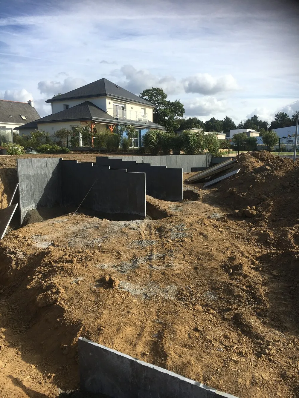 Aménagement paysager autour d'une piscine extérieure à Pléneuf-Val-André