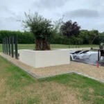 Aménagement d'une jardinière avec plantation d'un olivier à Saint-Brieuc