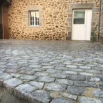 Création d'une cour pavée à Lamballe