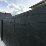 Création d'un mur avec claustra et ardoises à Pordic