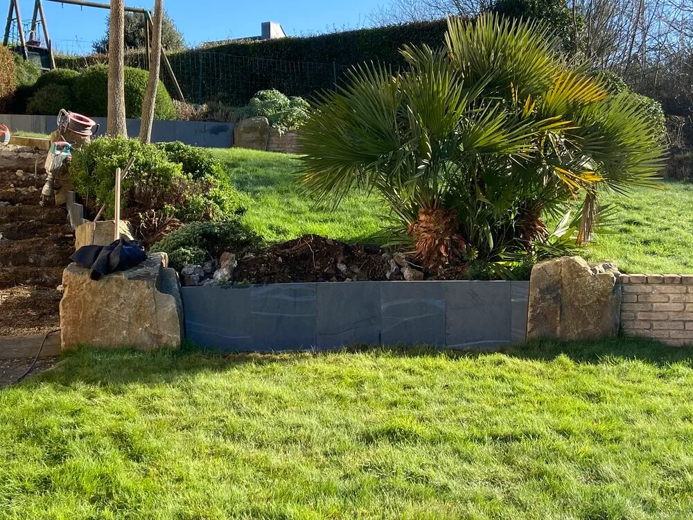 Création d'une retenue de sol en ardoises à Plérin