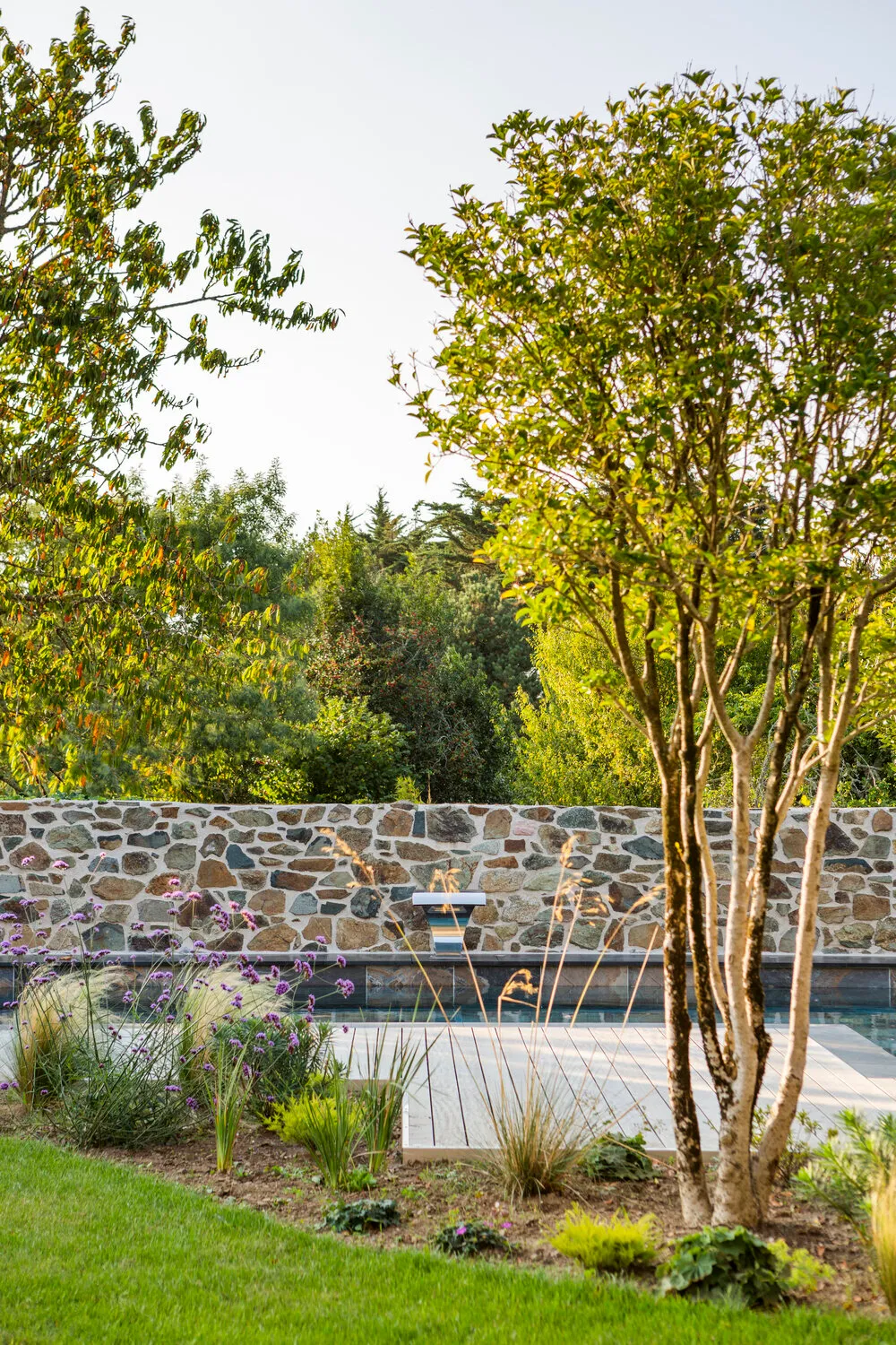 Création d'une terrasse et aménagement d'un massif à Planguenoual