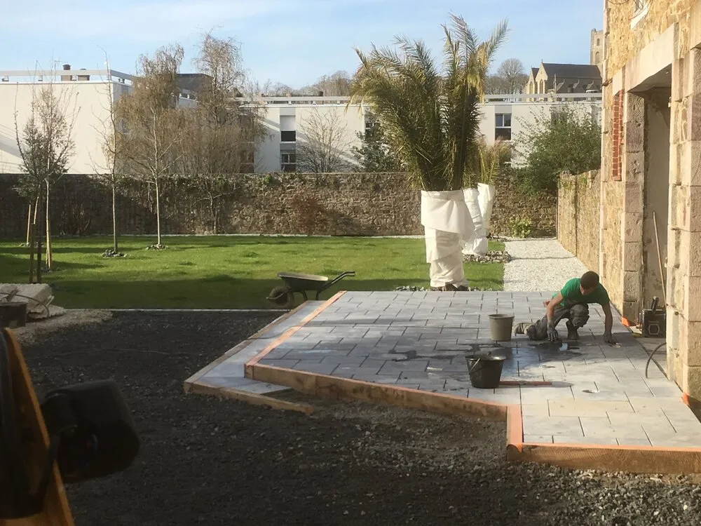 Création d'une terrasse en pierres naturelles à Lamballe