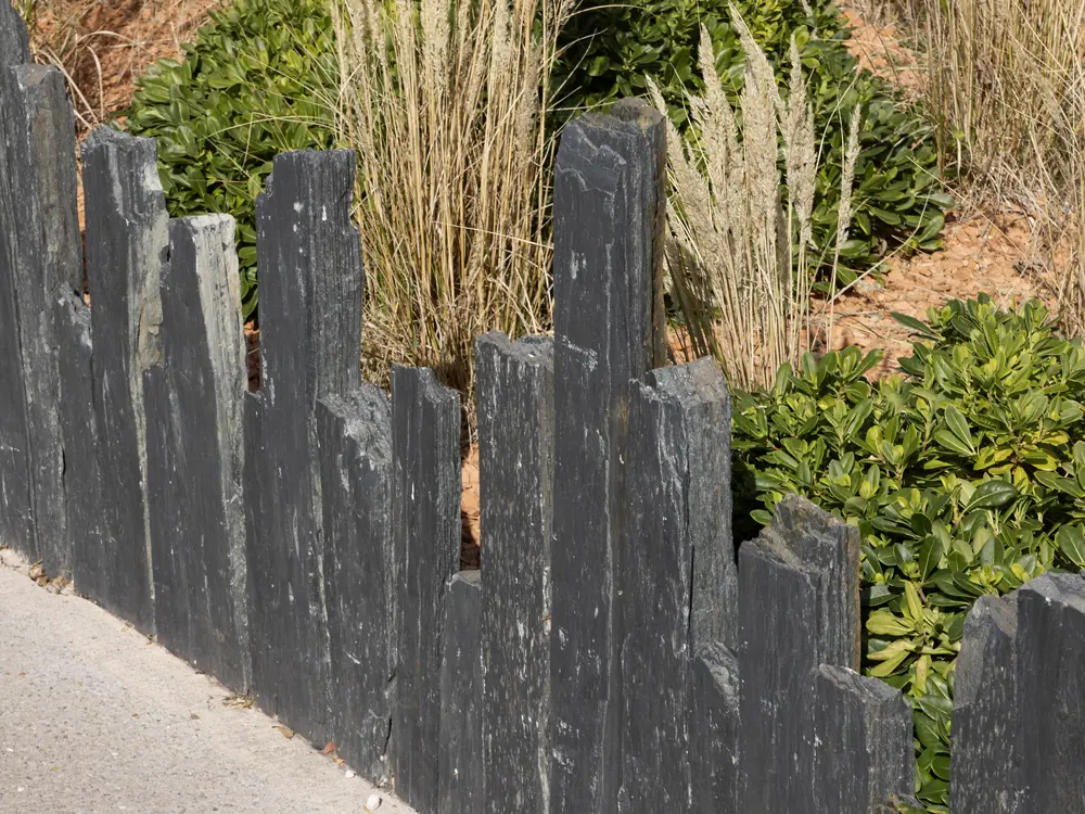 Muret de jardin en ardoises