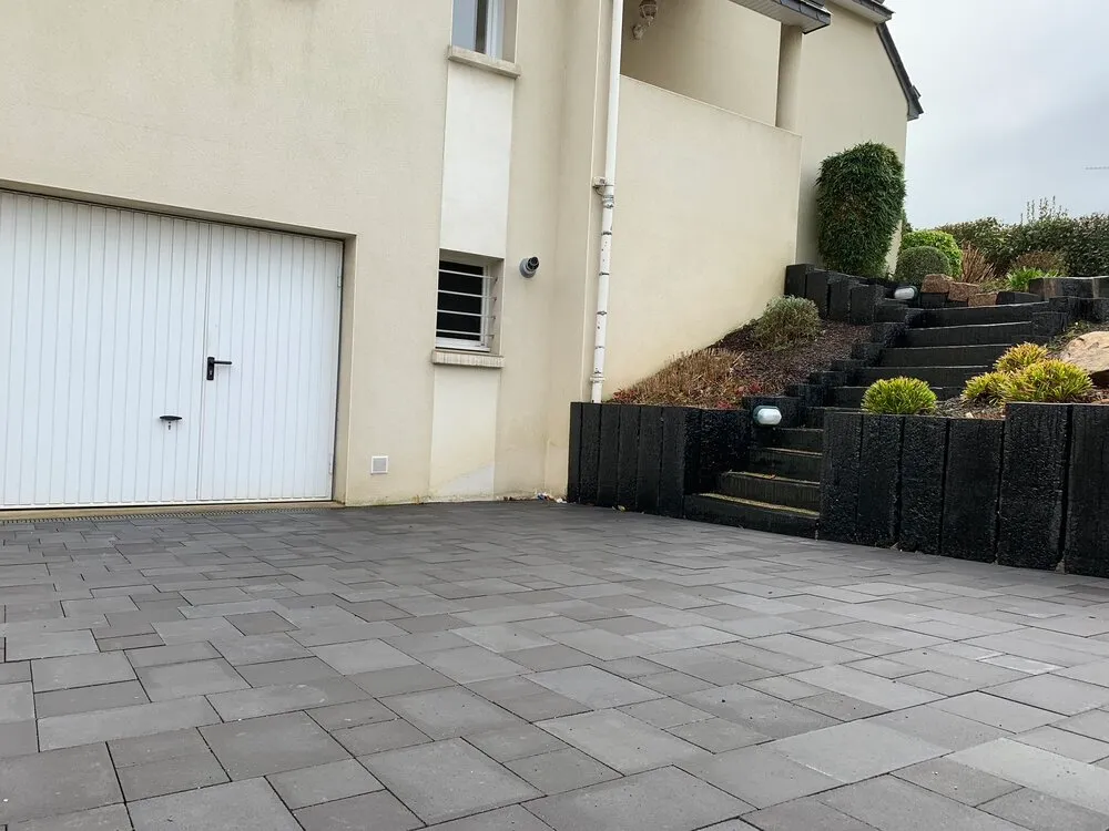 Pose de pavés sur dalle de béton à Saint-Brieuc
