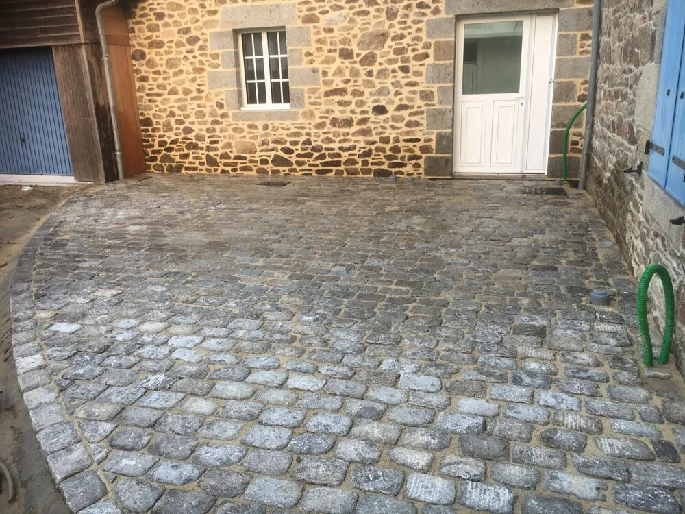 Pose de pavés en pierre à Lamballe